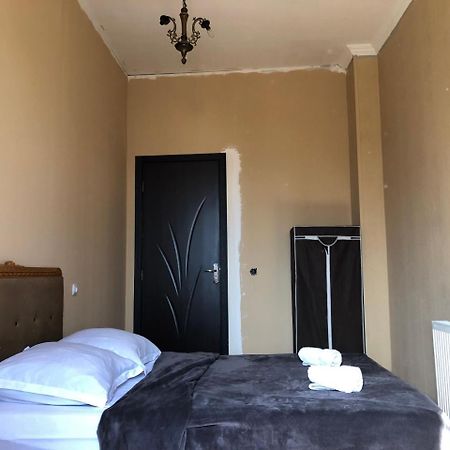 Lucky Family Hotel Tbilisi Ngoại thất bức ảnh