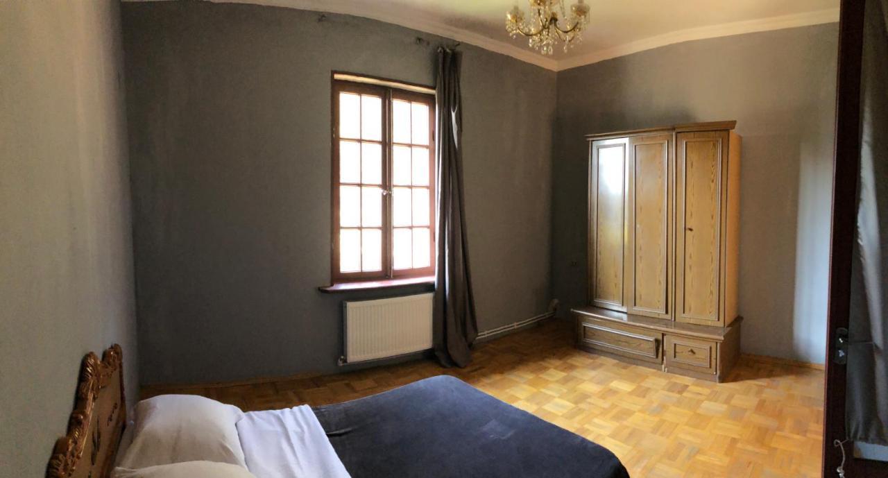 Lucky Family Hotel Tbilisi Ngoại thất bức ảnh