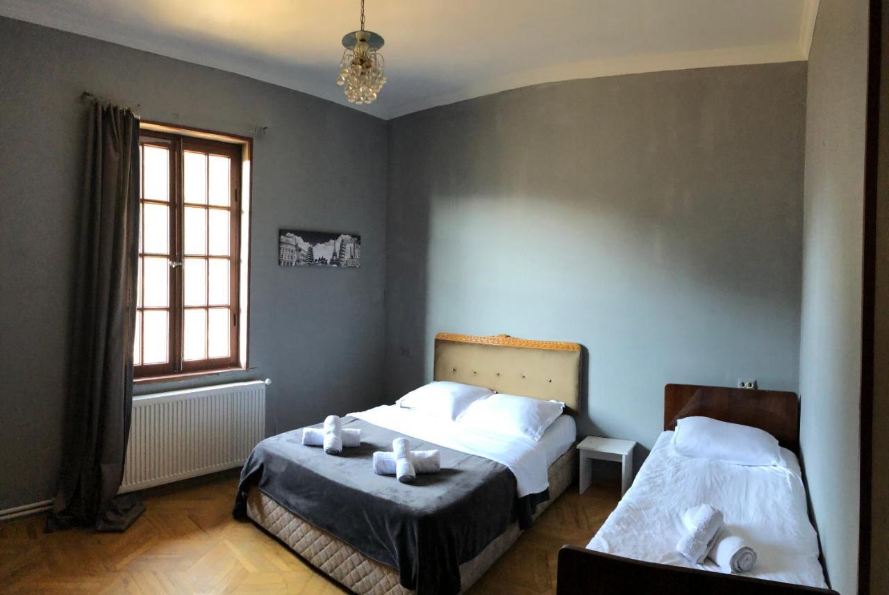 Lucky Family Hotel Tbilisi Ngoại thất bức ảnh