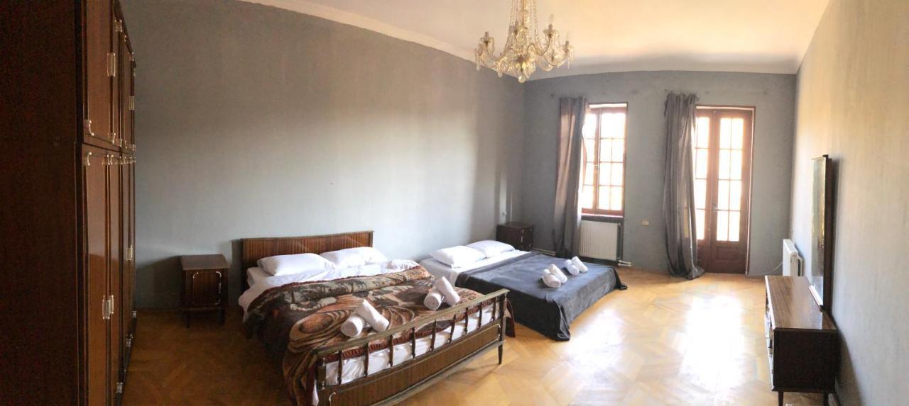 Lucky Family Hotel Tbilisi Ngoại thất bức ảnh
