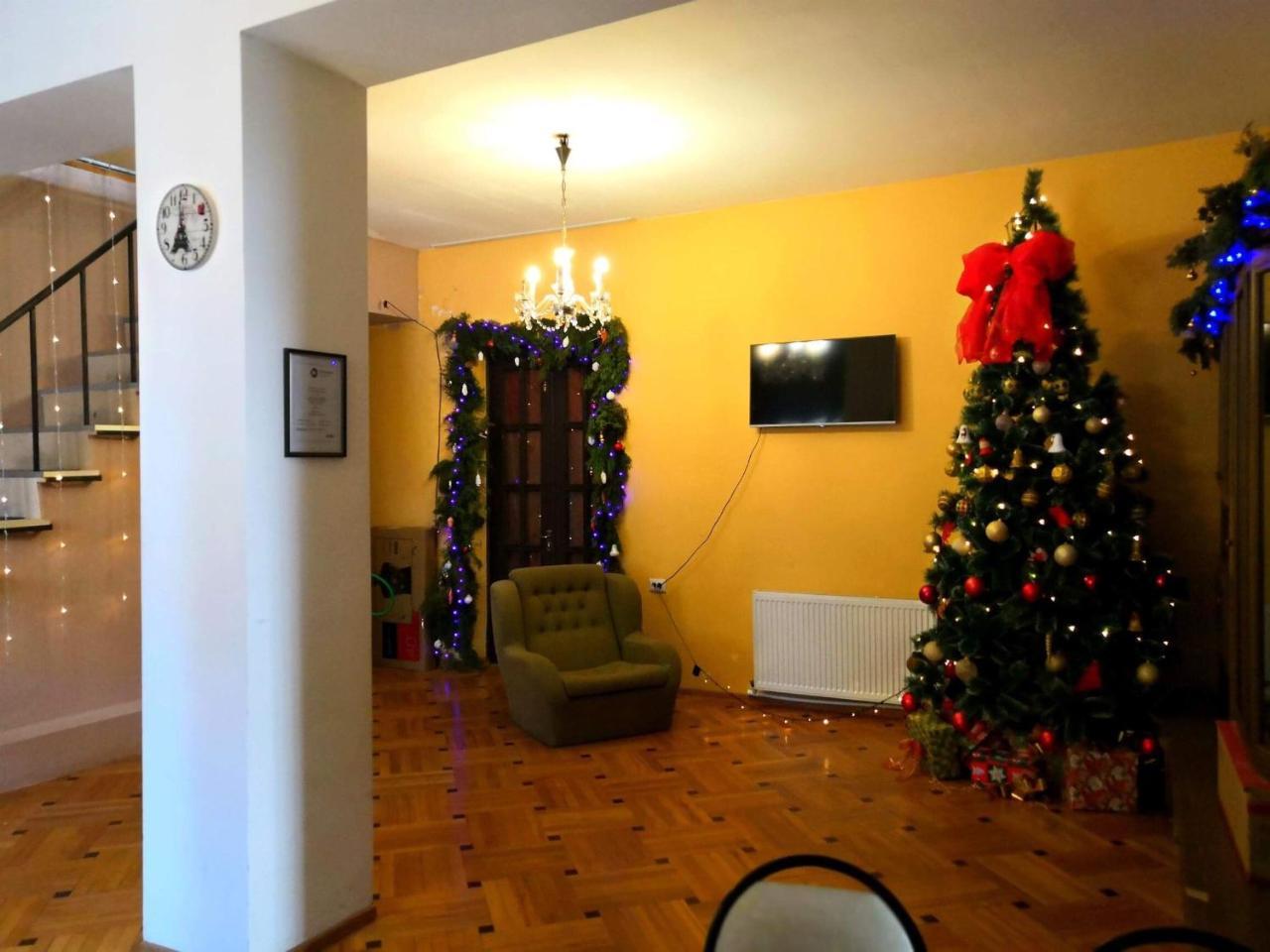 Lucky Family Hotel Tbilisi Ngoại thất bức ảnh