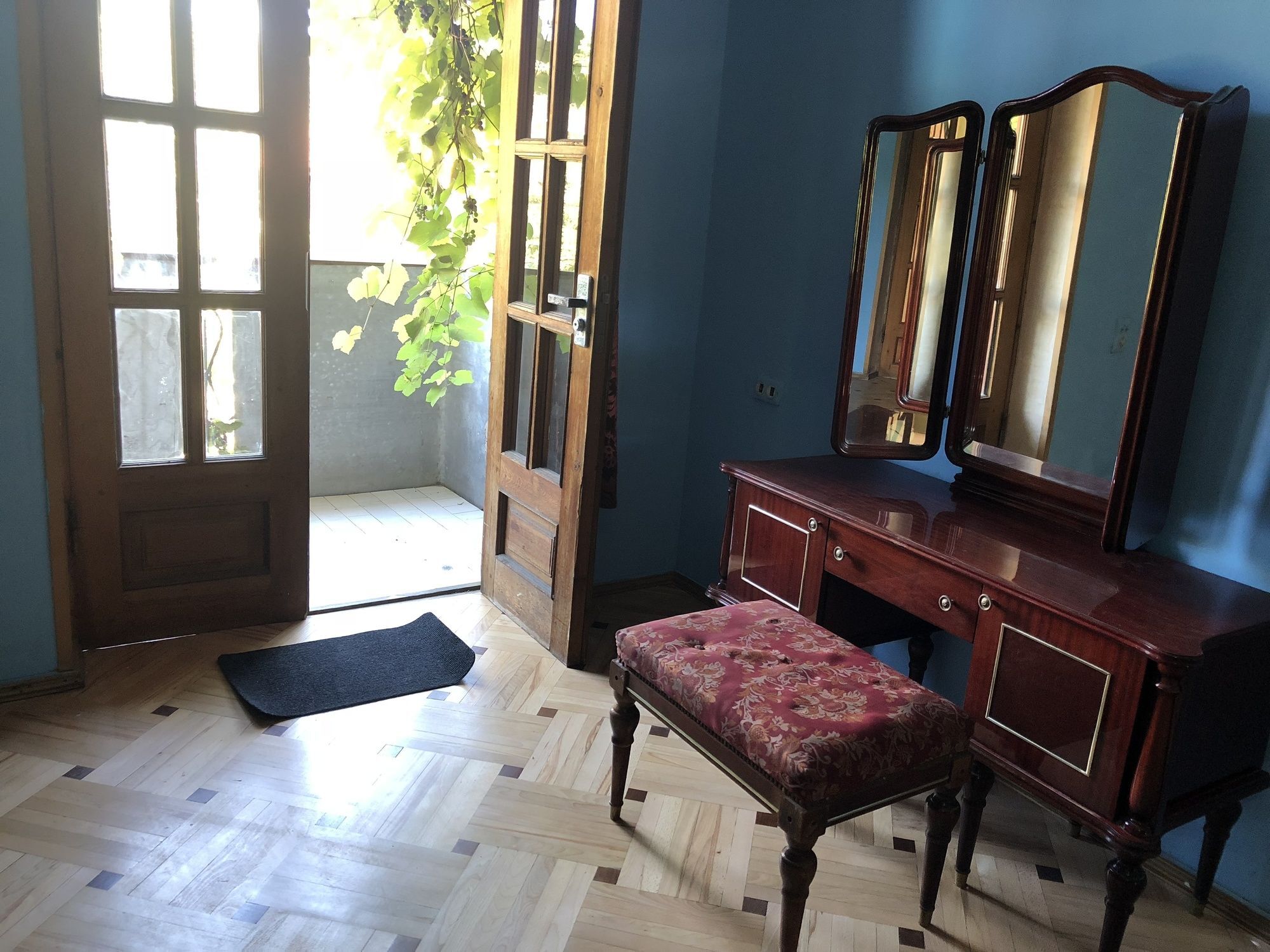 Lucky Family Hotel Tbilisi Ngoại thất bức ảnh